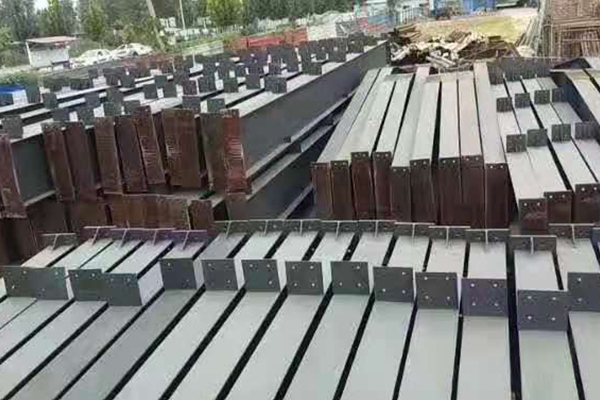 出售 24＋24＋24＋24米跨，184米長(zhǎng)，12米高行車(chē)房