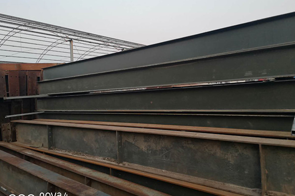 出售48*82*10行車房，柱子400*200，大梁600變400*200，行車梁400*260，檁條全鍍鋅200，開(kāi)間6.3米