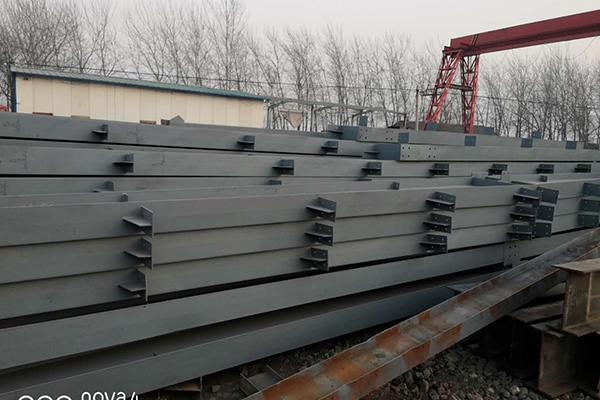 出售26米屋面梁11架，大頭600小頭400*200